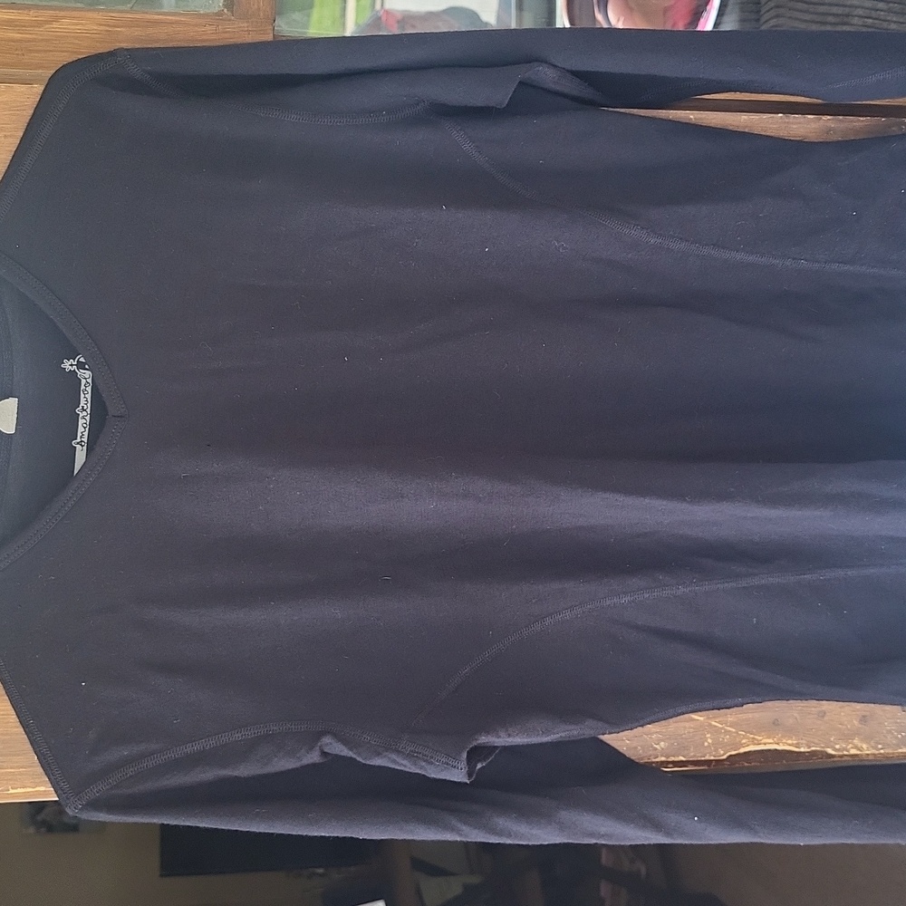 Smart wool XL black top with a small V Neck.....great grab